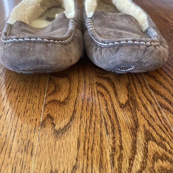 Ugg Ansley moccasin Slipper chocolate brown women’s size 10 sheepskin and suede - Picture 6 of 15